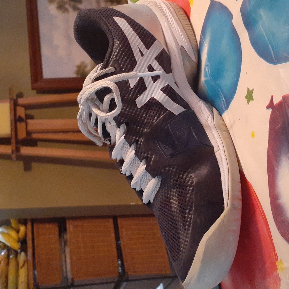 Asics Sneakers. - Picture 2 of 6